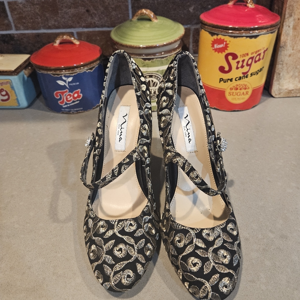 Nina Embroidered Heels. 👠‎ - Picture 7 of 9